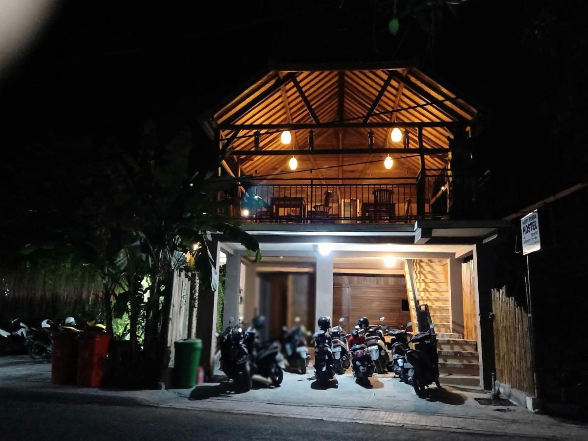 Happy Penida Hostel Toyapakeh Exterior photo